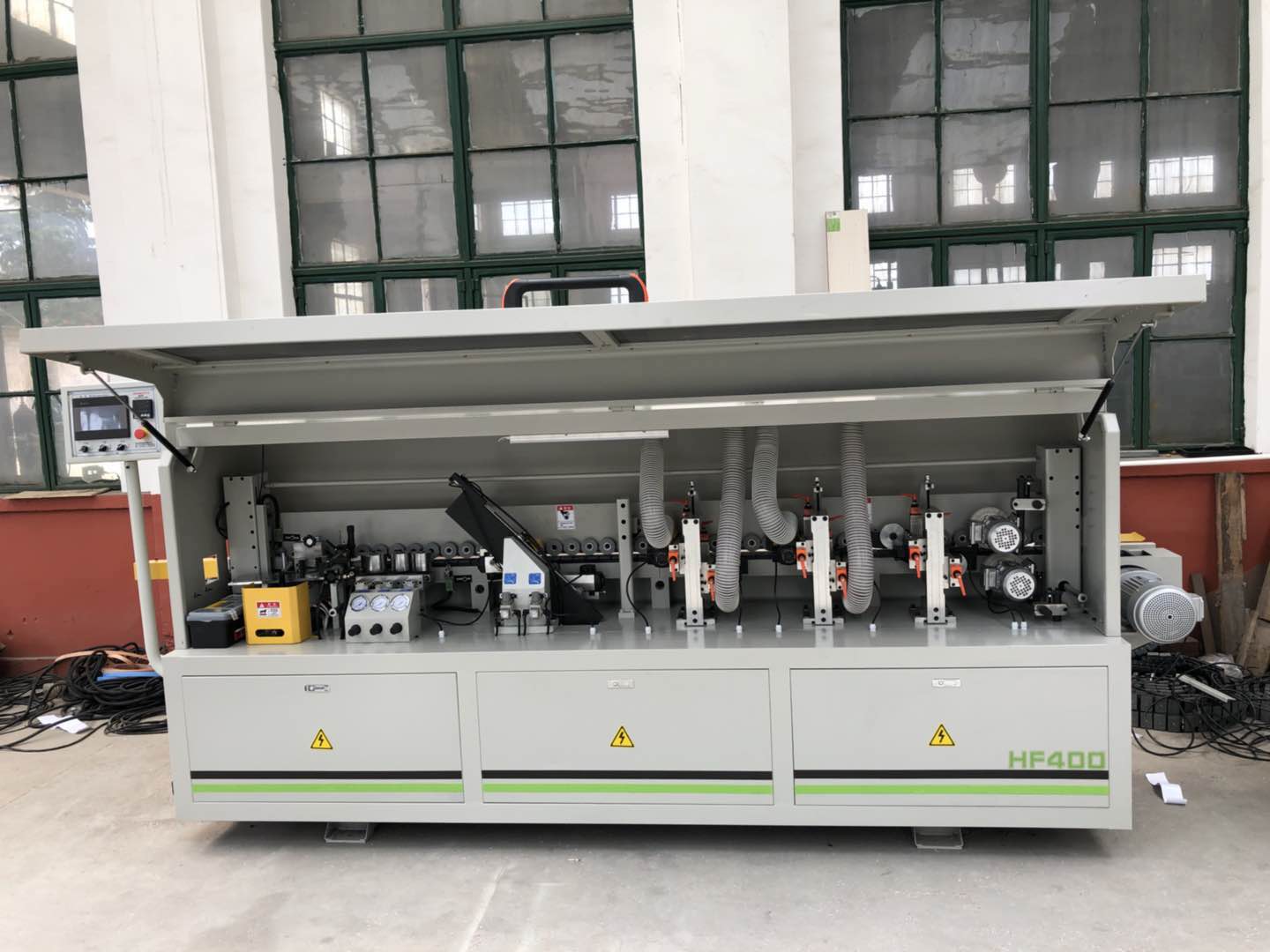 Automatic edge banding machine